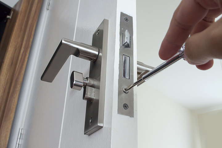 Our local locksmiths are able to repair and install door locks for properties in Kingston Upon Hull and the local area.